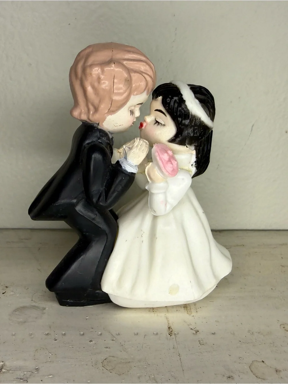 Vintage 1975 WILTON Bride & Groom Cake Topper Kissing Couple Plastic Hong Kong